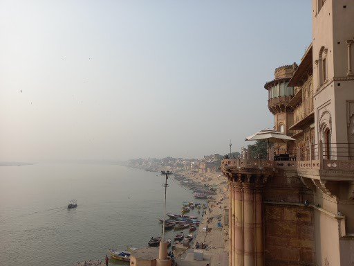 Hazy morning on Ganges